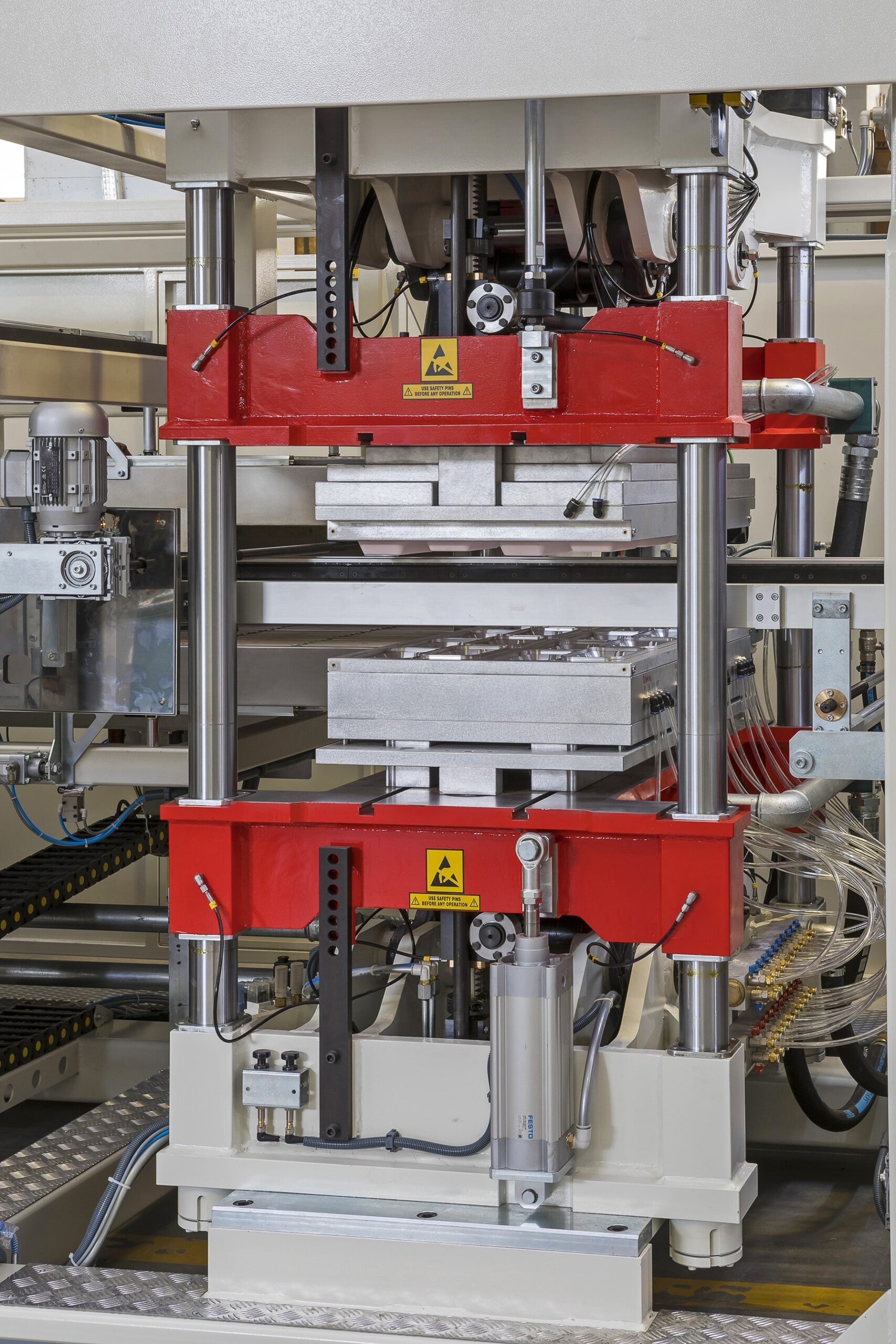 TS-1000 thermoforming machine -forming station - şekil verme istasyonu -min