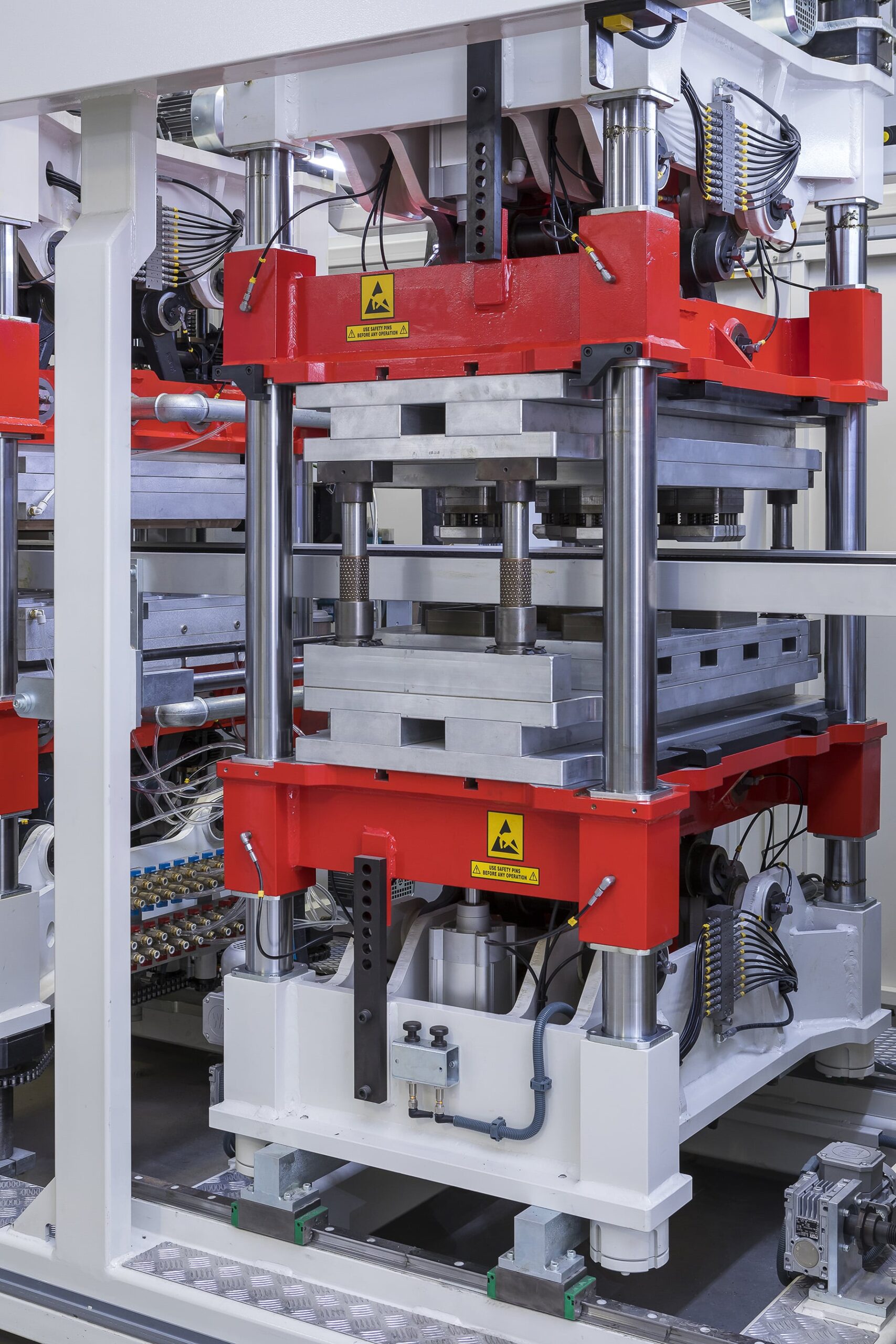 TS-800-Thermoforming-Machines-Hole-Punching-Station 2-min