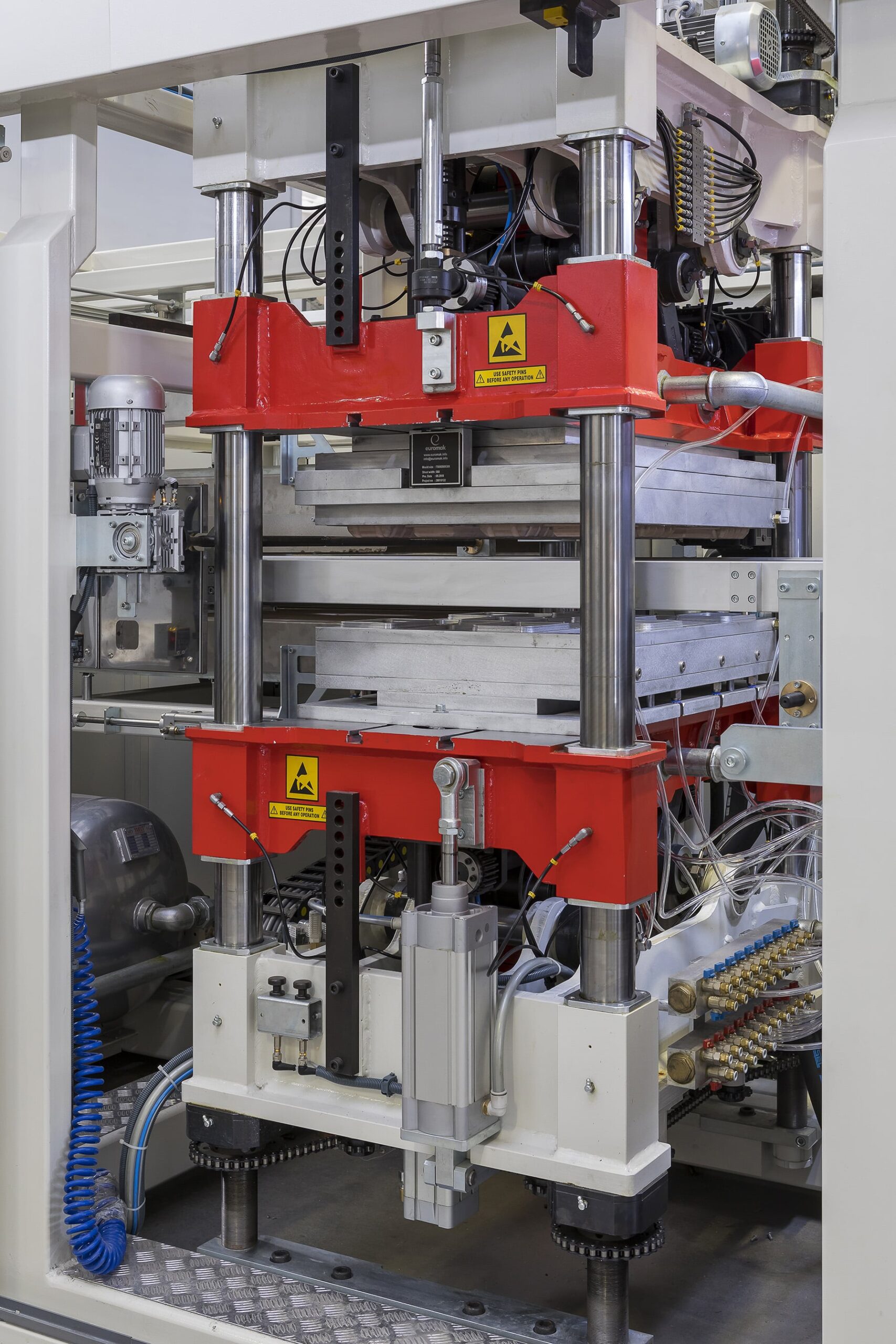 TS-800 thermoforming machine -forming station - şekil verme istasyonu -min