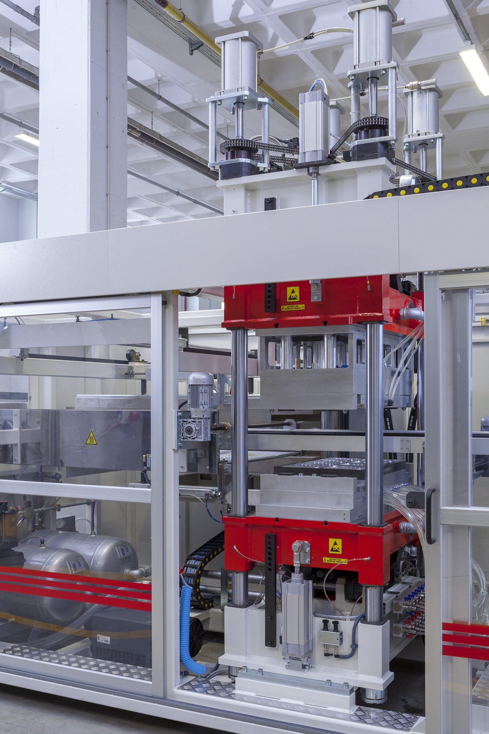 TSR-800 thermoforming machine -forming station - şekil verme istasyonu -min